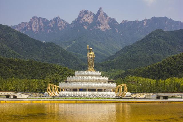 九华山在哪里，九华山在哪里属于哪个省市（这个小城是否要改为“九华山市）