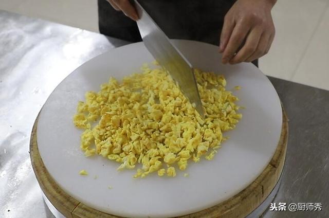 三鲜虾仁饺子馅的做法，虾仁三鲜饺子怎么做（鹏厨分享三鲜虾仁水饺的调馅配方）
