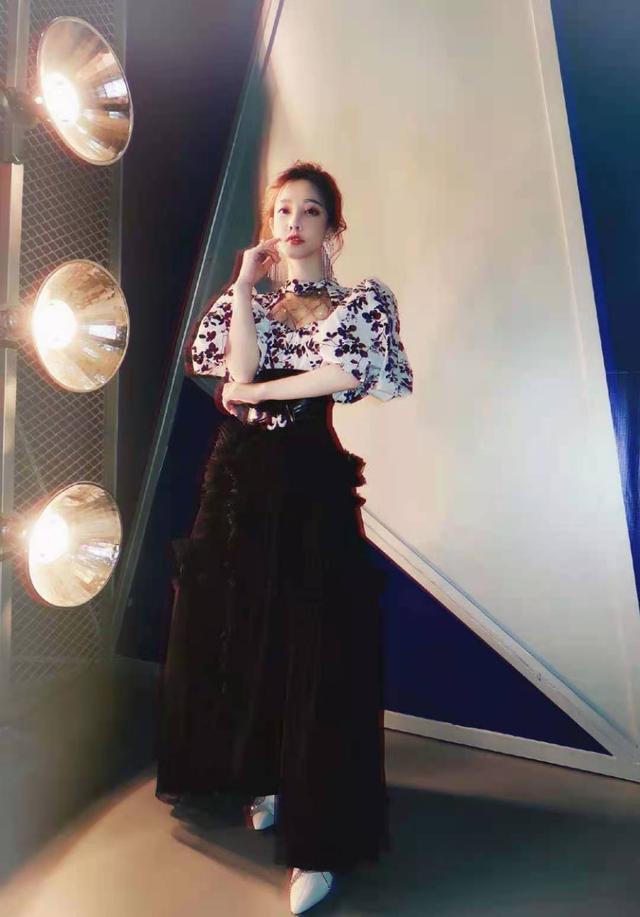 形容歌词深入人心句子，一首歌一种心情短句（冯提莫新歌上线，歌词深入人心）