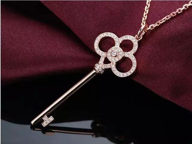 玫瑰金颜色的图片，玫瑰金是什么颜色（今冬最流行的5款玫瑰金首饰）