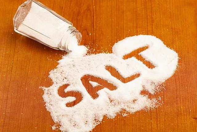 海盐可以代替食用盐吗，普通的食用盐可不可以代替海盐（海盐和精盐区别很大）