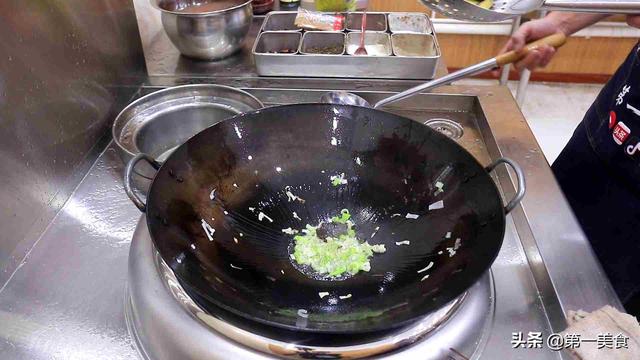 金针菇用不用焯水，金针菇到底焯水不（金针菇与茄子一锅焖你吃过吗）
