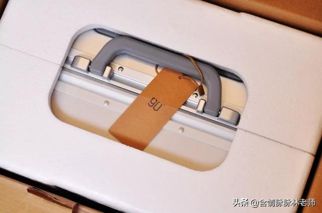 行李箱20寸有多大，行李箱26寸有多大（我们过国货90分金属登机箱使用心得。）