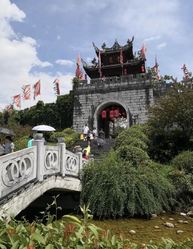 贵州必去十大景点，贵州旅游必去十大景点推荐（贵州旅行可去的十大景点）