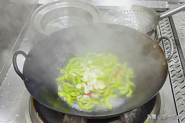 苦瓜怎么做不苦，苦瓜如何处理才能不苦（只需多这一个步骤）