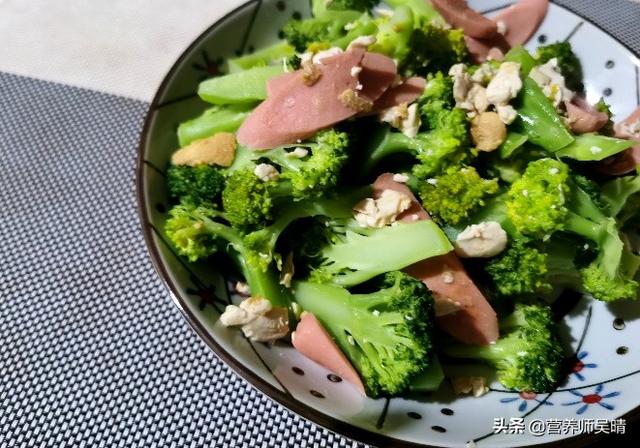 每天喝一小勺亚麻籽油有什么好处，亚麻籽油的功效与作用（亚麻籽油：说我风味太独特）