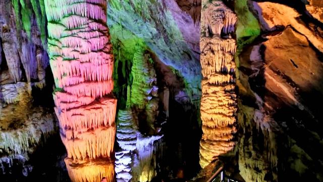 钟乳石是怎么形成的，钟乳石是怎样形成的（跟着世界自然遗产学知识）