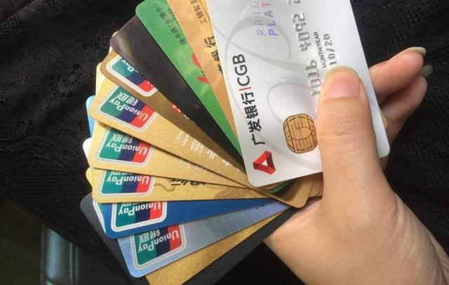 信用卡欠款越来越多怎么办 具体是怎么回事，信用卡欠款越来越多怎么办（负债越来越多该怎么办）