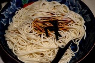 圖片[7]-【蔥油拌面】做法步驟圖 這一步一定要快 不然面條粘團  不好吃-起舞食譜網(wǎng)