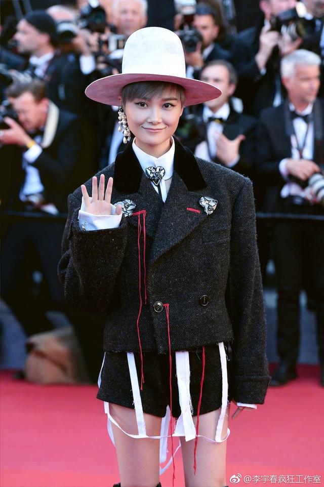 李宇春全球最佳艺人，李宇春什么学历（被评为“最佳着装”）