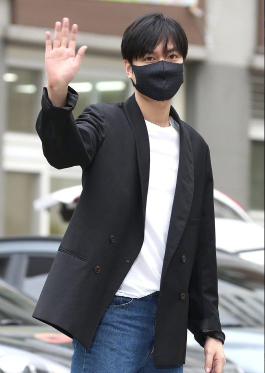 精选权志龙高清图片    权世界只有·GD，权志龙全部图片（说明入伍这几年他还没忘记老本行）