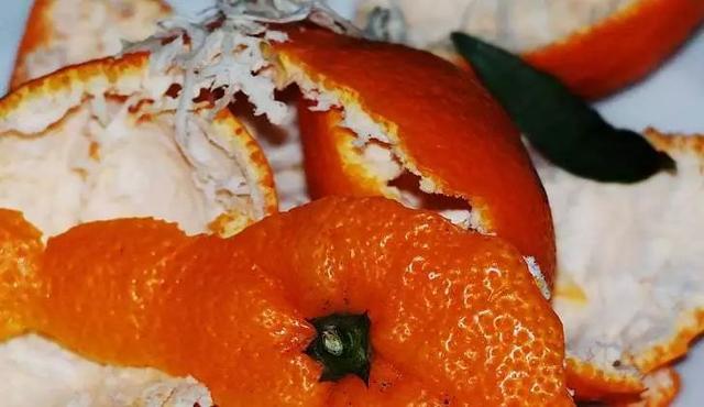 橘子皮的功效与作用及食用方法有哪些，橘子皮酵素的功效与作用（还控压、降血脂）