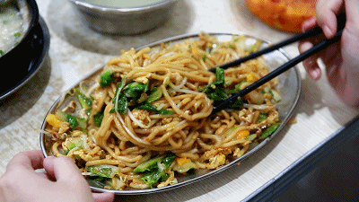 三亚小吃一条街在哪，三亚市区步行街小吃一条街（一条通往海边的美食老街）