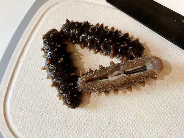 海参怎样烹饪，海参烹饪方法视频（上海妈妈教你“葱烧海参”家常做法）