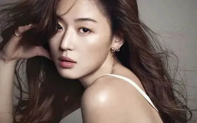 李采潭个人信息，请问这是什么电影（2021年韩国10大“最美女演员”）