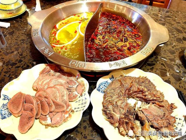 牛肉汤锅的做法和配料，牛肉汤锅的做法和配料视频窍门（云南最原汁原味的江湖火锅）