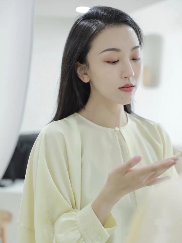 土豆片敷眼去黑眼圈法，土豆去黑眼圈的方法（几个简单的小方法，省钱又实用）