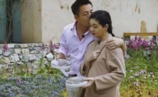 汪小菲父亲节晒与父亲合照，只字未提老婆孩子，老爸颜值堪称男神