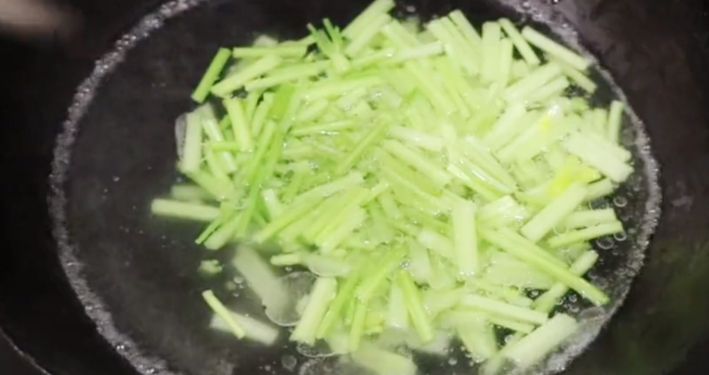 圖片[4]-【芹菜炒肉絲】做法步驟圖 教你這樣做 肉嫩滑不柴也不腥-起舞食譜網