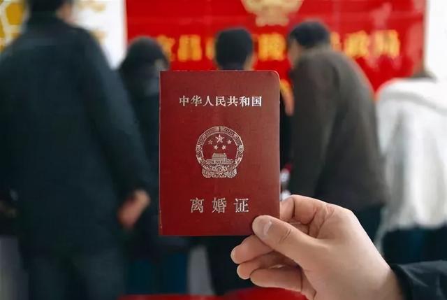 当女人莫名其妙，突然执意要离婚，你一定要试着找找这几个原因