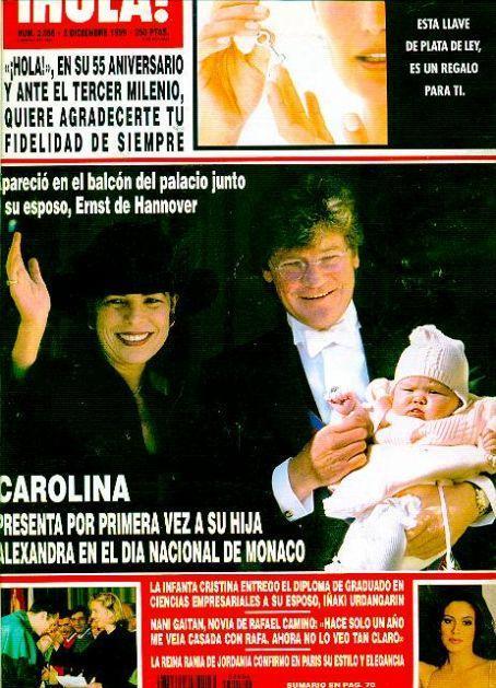 老王今年47岁，膝下一儿一女，儿子已经成婚，目前老王同老伴及未婚的女儿居住在一起。老王的家庭目前属于，　　类型。A核心家庭B联合家庭C主干（却打人、随地尿尿还勾搭老婆闺蜜）