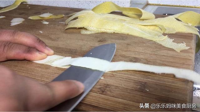 柚子茶的做法，柚子茶的功效与作用及食用方法（入冬后建议多喝蜂蜜柚子茶）