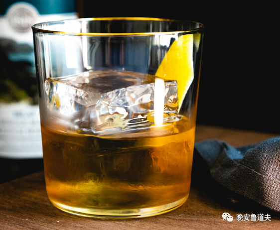 鸡尾酒的名字，好听的鸡尾酒的名字（在家就能调的九款超棒的经典鸡尾酒）