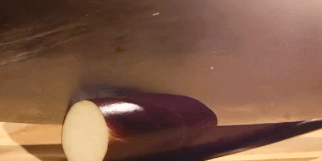 少油版肉末蓑衣茄子，内附蓑衣茄子的切法（家里有微波炉的一定要试试）