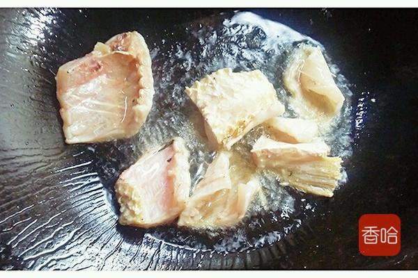 酸菜鱼火锅怎么做，酸菜火锅鱼怎么做好吃（这样做家庭版麻辣酸菜鱼火锅）