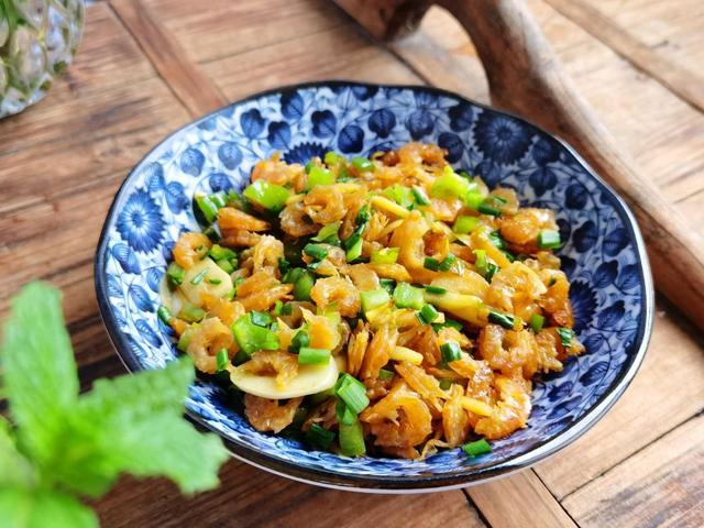 怎么炒干虾，怎样炒干虾好吃又简单（小小虾干搭配蔬菜炒一炒）