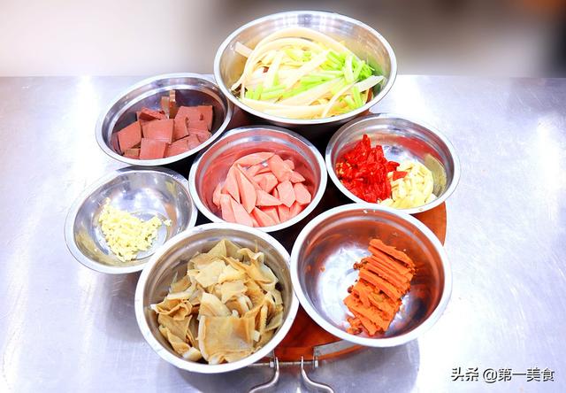 毛血旺配料都有什么，毛血旺用什么配料（厨师长分享饭店毛血旺做法）