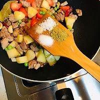 手抓羊肉饭的做法，手抓羊肉饭各种做法（电饭煲就能做的手抓羊肉饭）