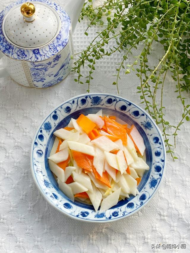 小白嘴山药怎么吃，小白嘴山药怎么吃最好（冬季家常养生菜小炒山药片）