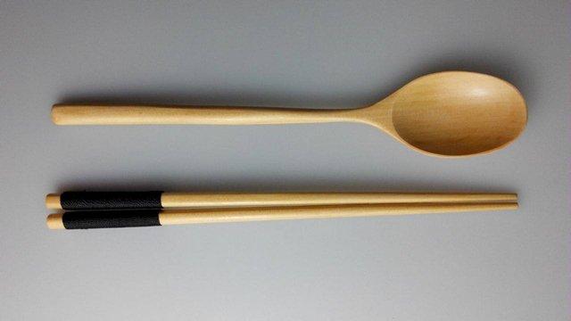 筷子长度一般多少厘米，筷子多长是标准（中国筷子除了比日本筷子长）