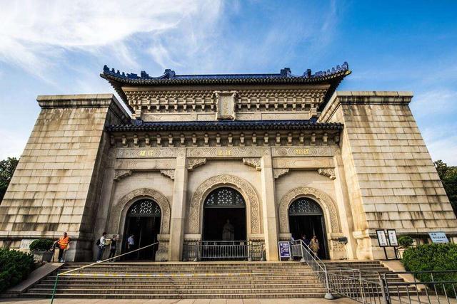南京中山陵介绍，南京中山陵的介绍（被誉为“中国近代建筑史上第一陵”）