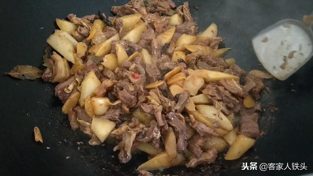 怎么做焖牛肉才好吃，牛腩这一个做法才叫香
