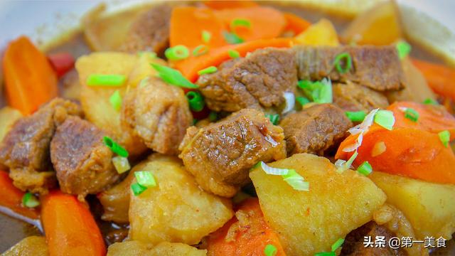 炖牛腩正宗做法，土豆炖牛腩的正宗做法（厨师长分享土豆炖牛腩的做法和技巧）