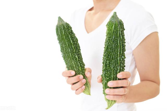 蝴蝶袖手臂怎么减，减蝴蝶臂的最快方法（5个动作减掉手臂赘肉）