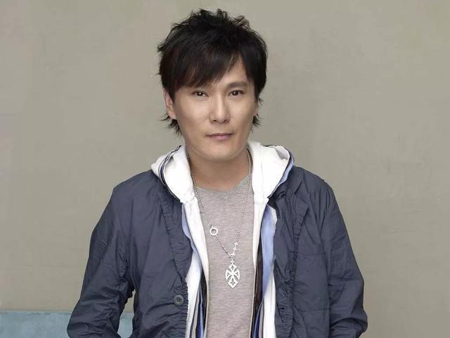 冬天里的一把火歌词，可可托海的牧羊人歌词（原唱无可替代PK翻唱超越经典）