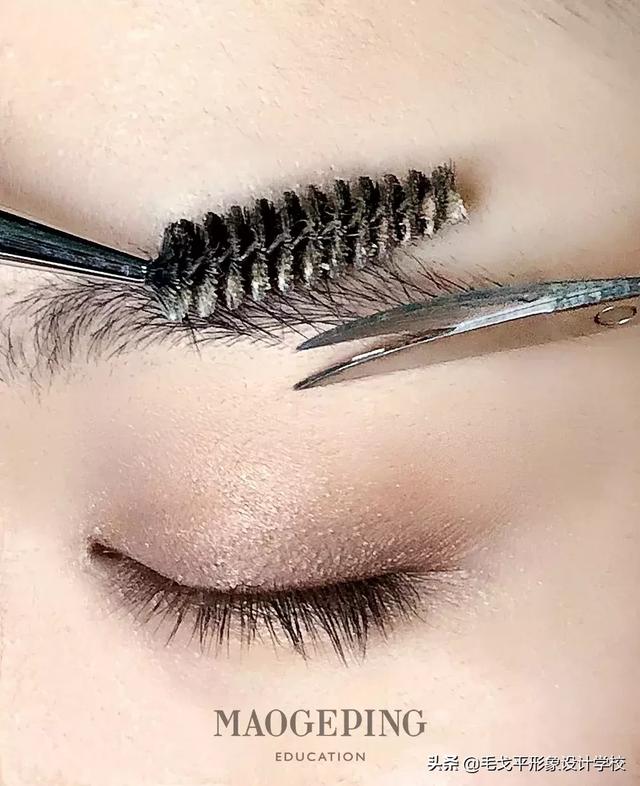 怎么修眉毛，怎样修眉毛好看又自然（超详细修眉画眉教程）