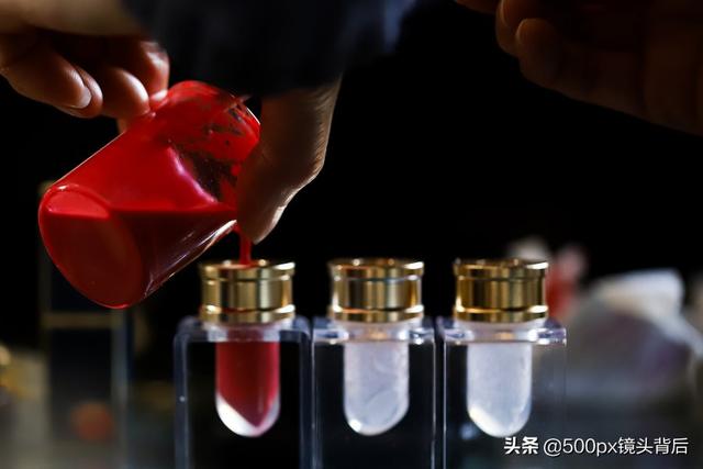 怎样自己在家DIY口红，怎样自己在家做口红（量杯、磅秤、搅拌一个也不能少）