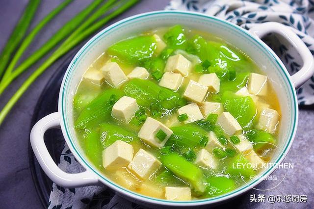 丝瓜的做法大全家常菜，丝瓜做法家常菜（夏天适合多吃些丝瓜）