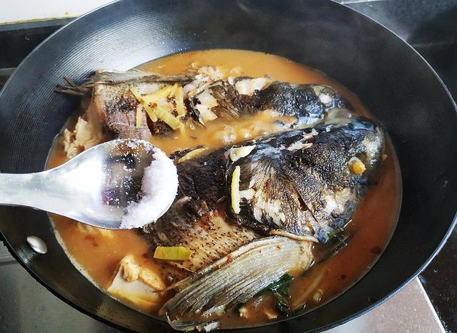 家常胖头鱼炖豆腐，豆腐和鱼是绝佳搭档