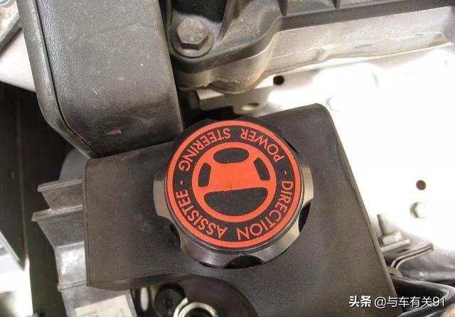 加玻璃水的标志图片，汽车玻璃水标志是什么（很多新手不知道）