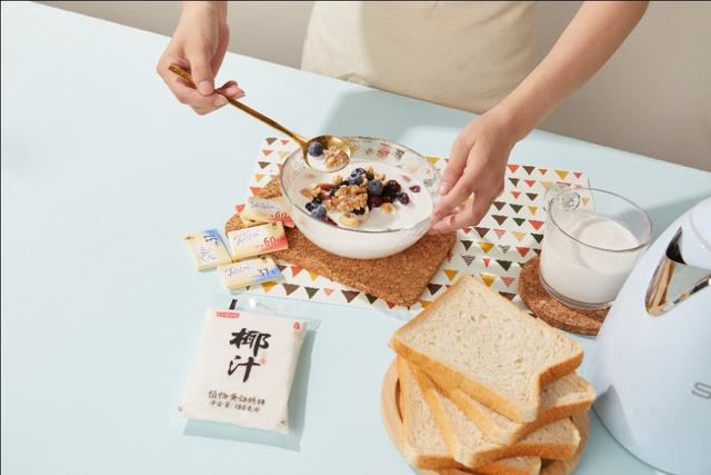 椰子的保质期是多久没打开的，椰子没打开可以放多久（这个椰汁火了，凭什么）