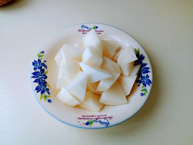 牛骨萝卜煲，牛筒骨炖萝卜（放点萝卜去油腻又清香）