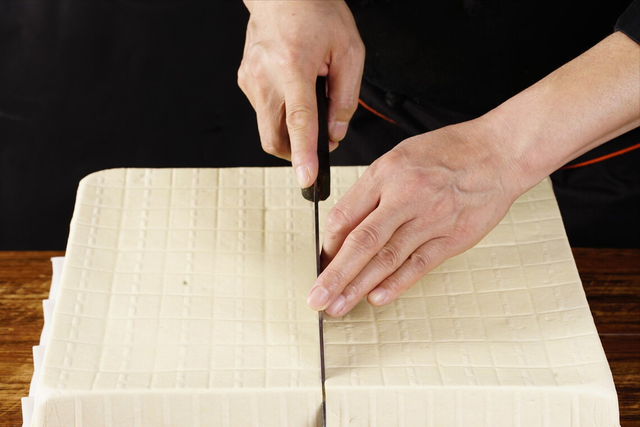 白醋做豆腐的详细方法窍门，白醋点豆腐的做法窍门（做法简单一学就会）