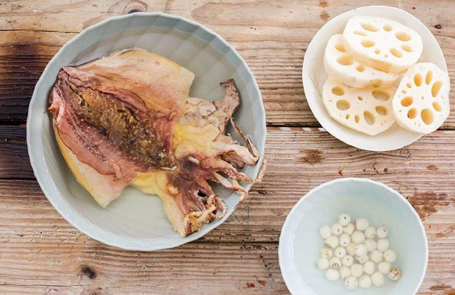 墨鱼干怎么做，教你水里加“2样”（墨鱼干怎么做才好吃）