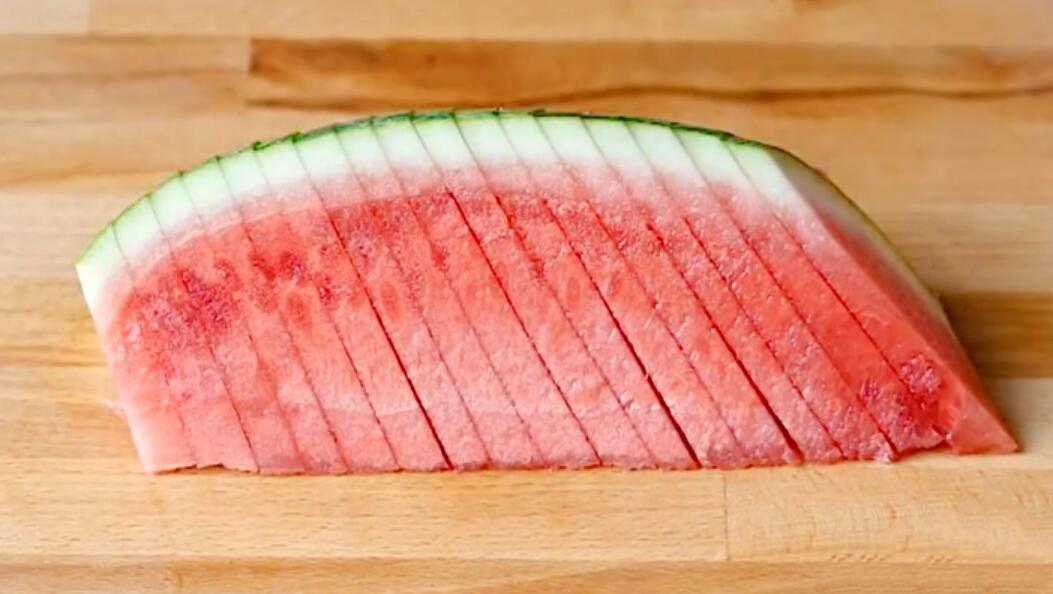 这5种切西瓜方法 简单吃完不脏手 大家都夸聪明-起舞食谱网