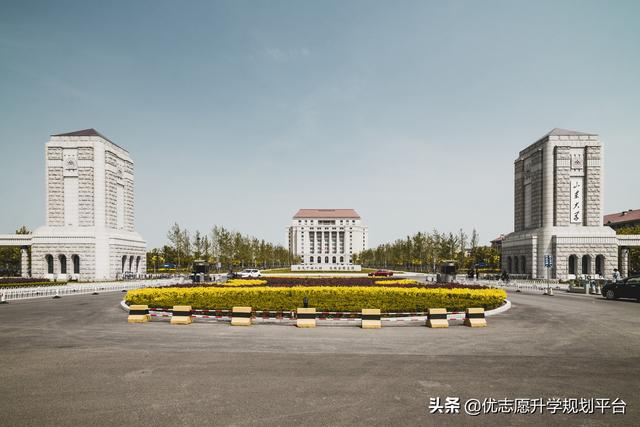 大连理工大学盘锦，大连理工大学盘锦校区简历（大学的分校、校区和本部有什么区别）